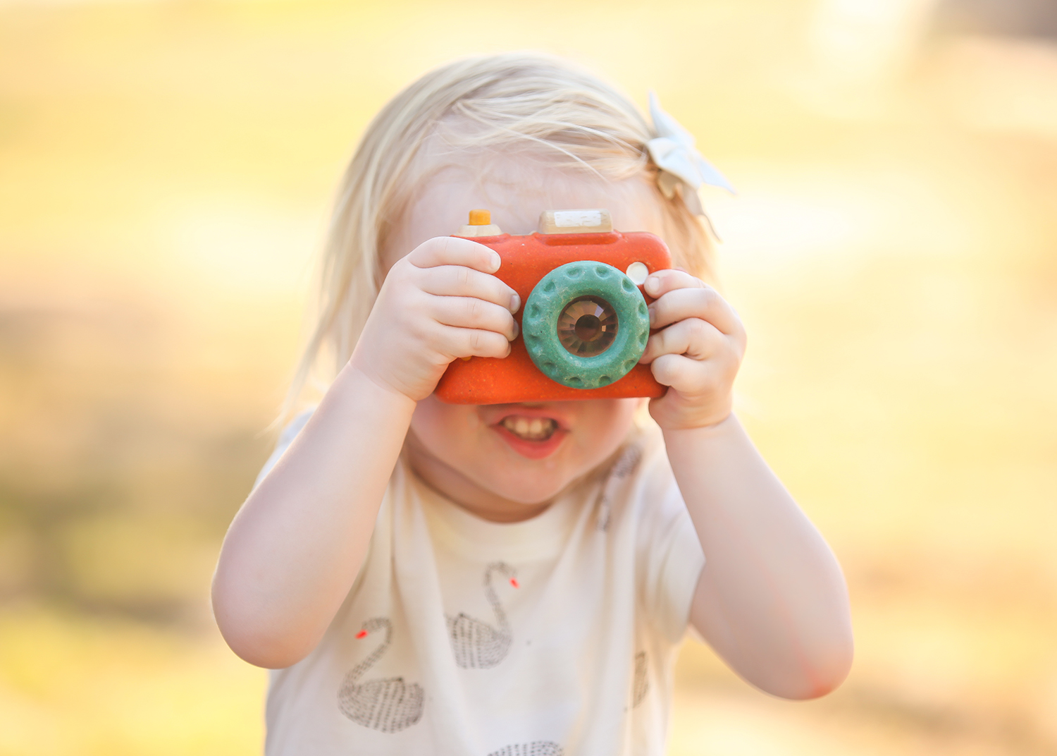 Do you have a list of pictures to take of your kids? We're sharing 10 must take photos, that you should be taking each and every year!