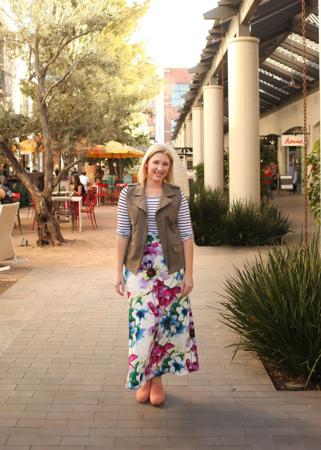5 Maxi Skirt Outfit Ideas You'll Want to Steal by fashion blogger Carly from Lipgloss and Crayons