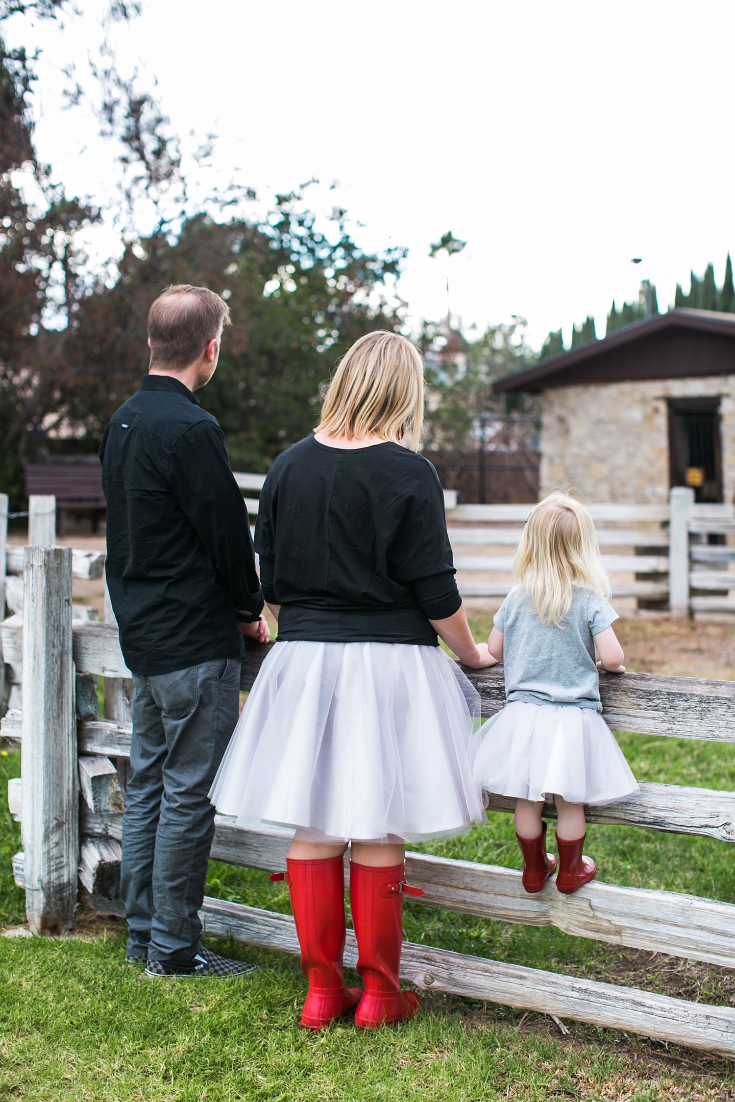 Want to know what to wear in family photos? These red hunter boots are PERFECT!