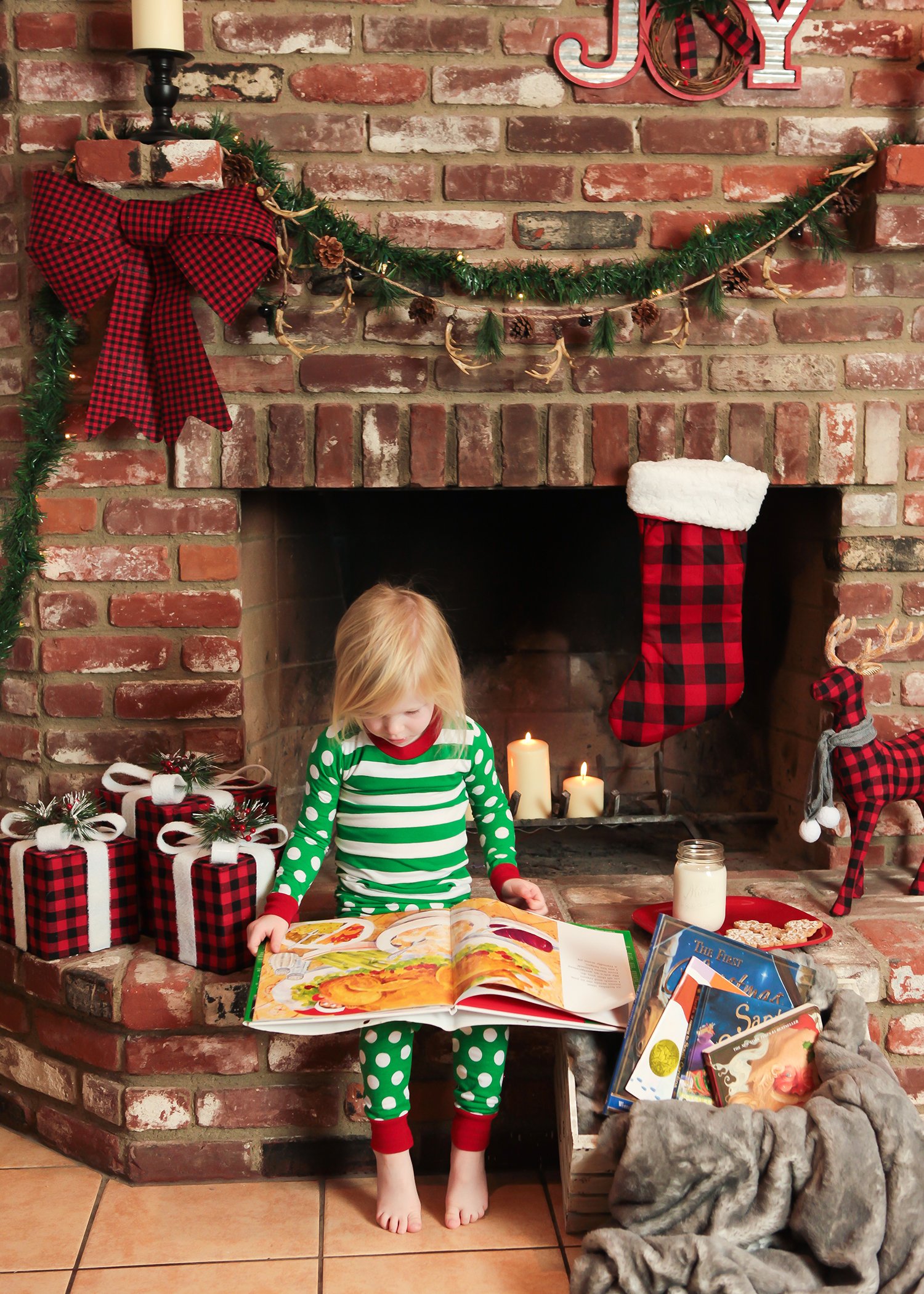 Staying home for the holidays?  This bright Christmas Fireplace is the perfect spot for reading Christmas stories and waiting for Santa.........