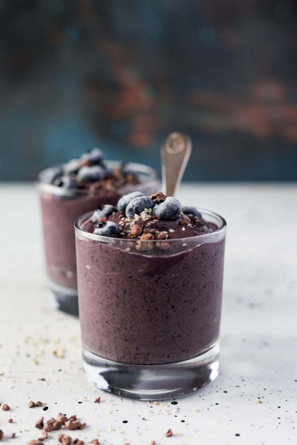 Looking for healthy breakfast smoothies? This blueberry smoothie recipe is DELISH!