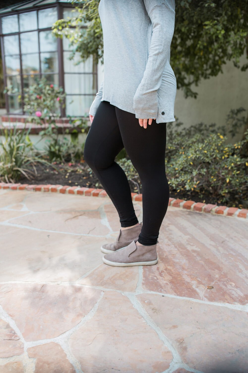 Looking for the best black leggings for a pear shaped body?!? These SPANX leggings are an amazing fit!