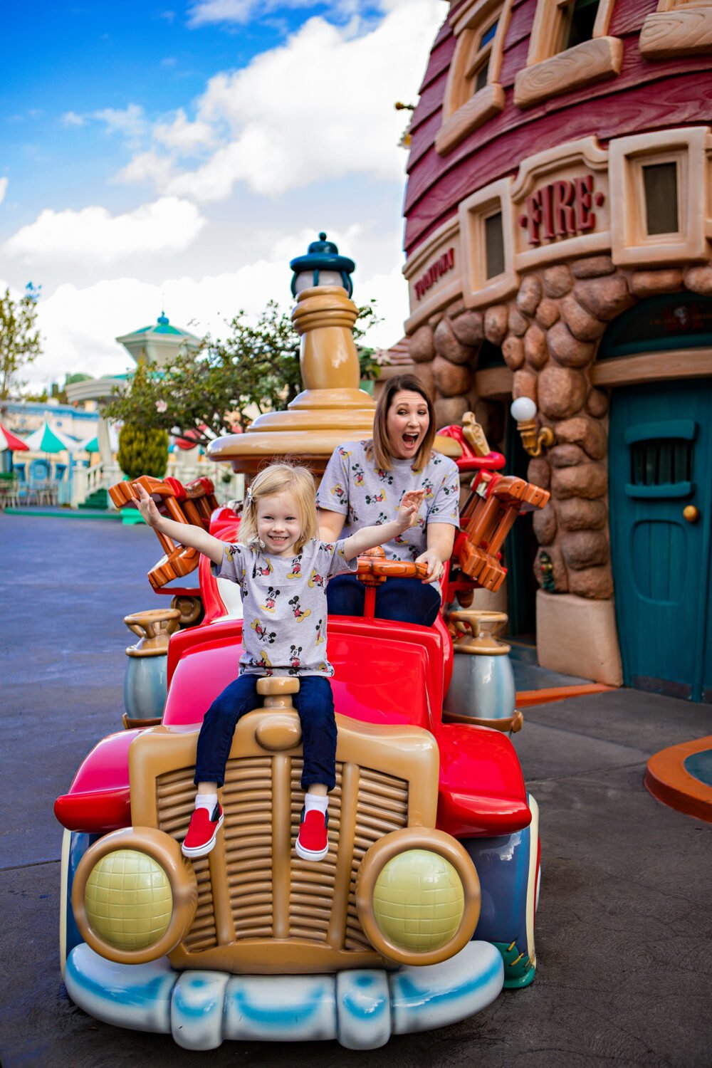 Want to know which Disneyland rides are best for toddlers and preschoolers? This is the ultimate guide to Disneyland rides!