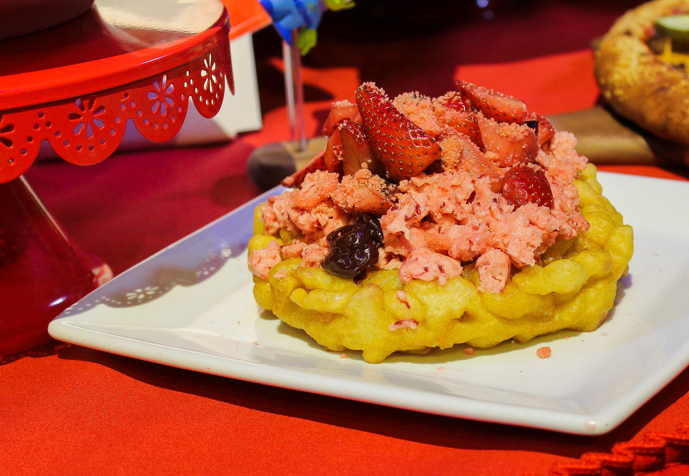 Disneyland Pixarfest: Strawberry Funnel Cake