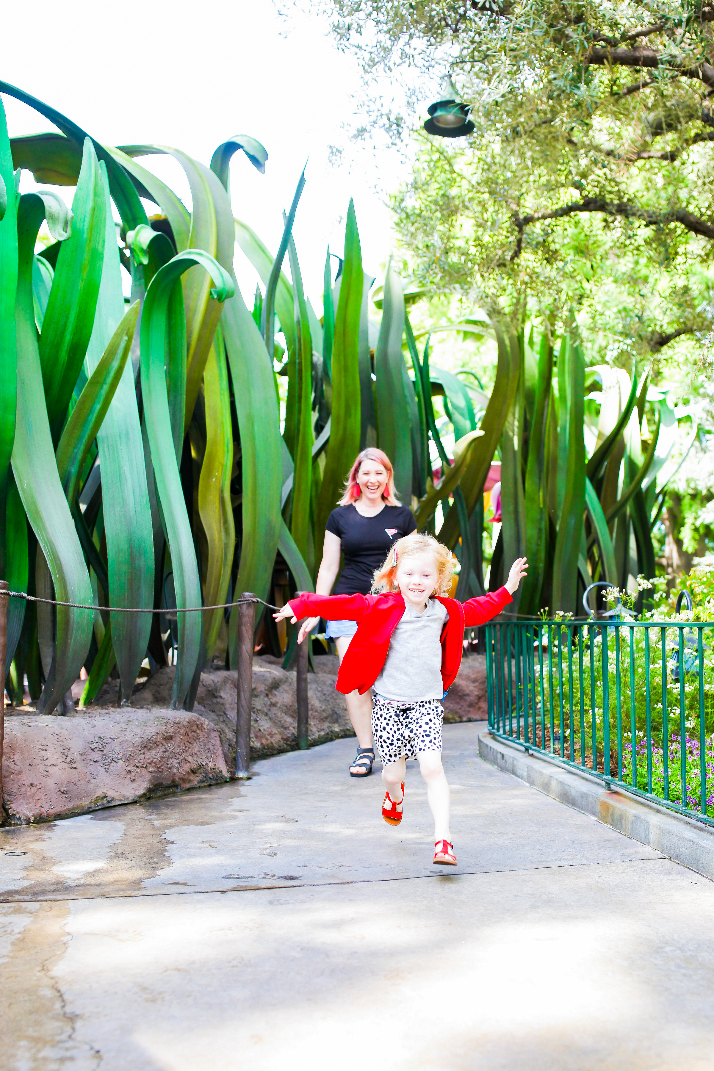 Disneyland Secrets: These 13 spots inside Disneyland are perfect for escaping the heat on hot days!