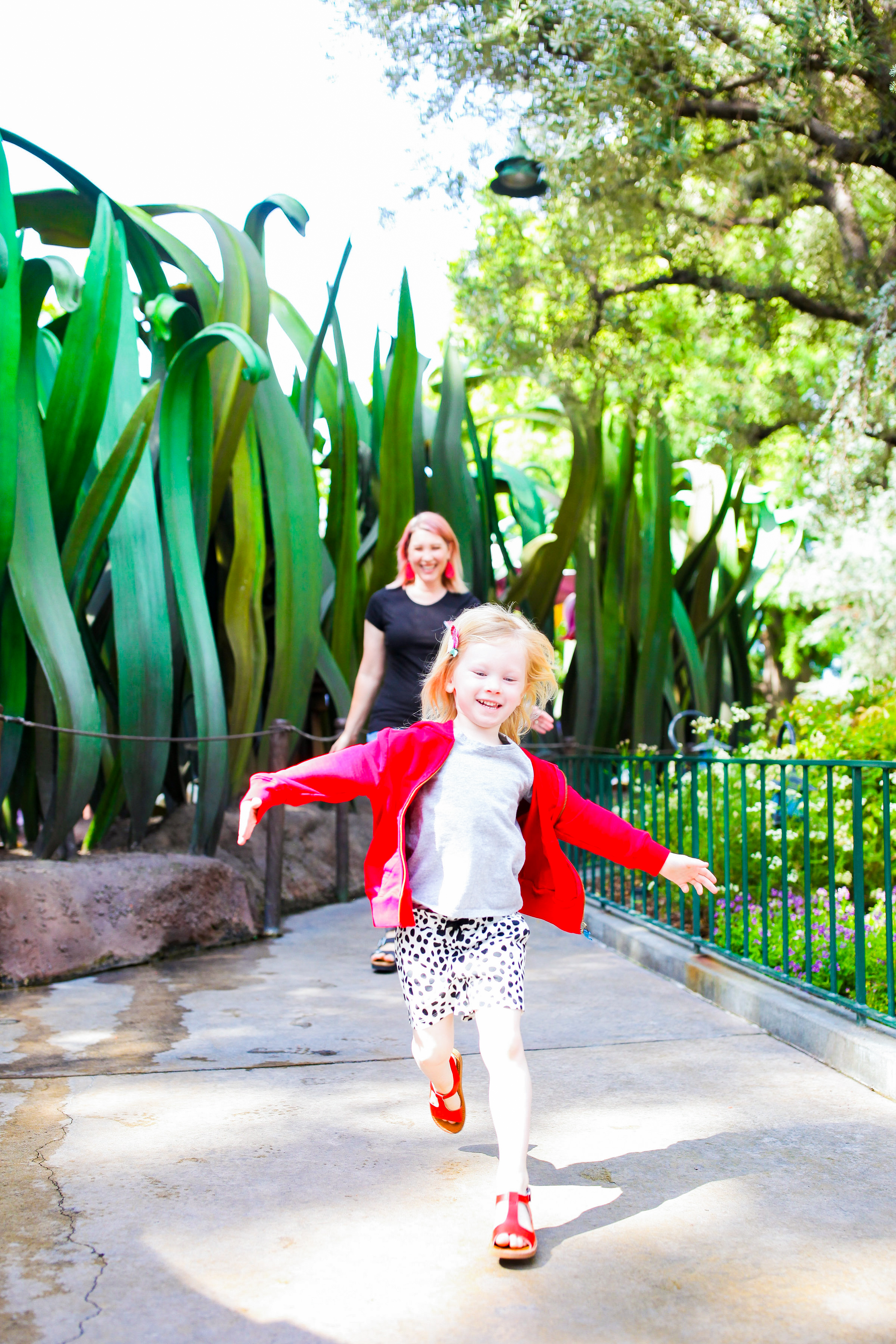 Not that into rides? This list has 100 things to do at Disneyland that AREN'T rides!