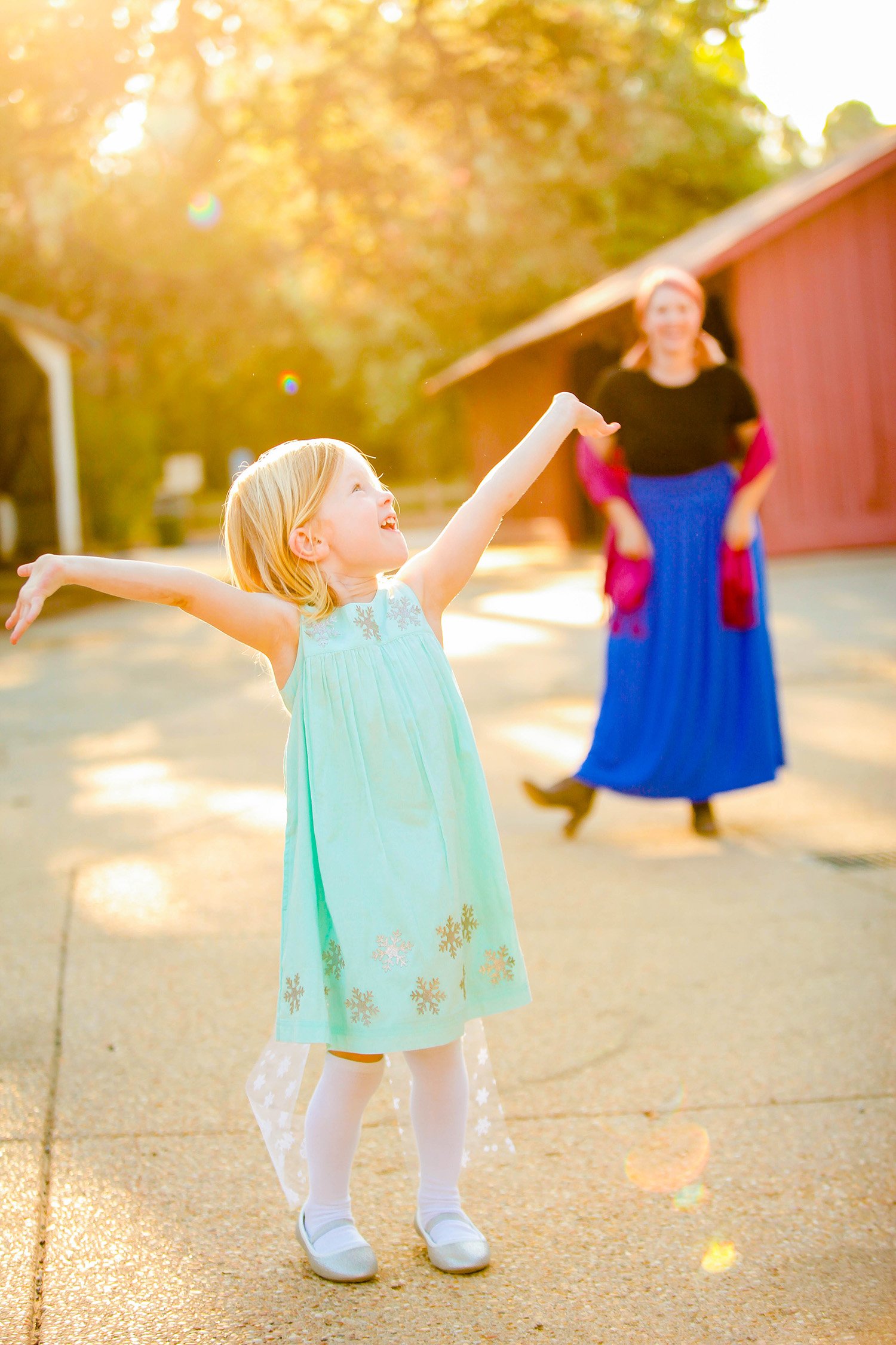 If you're on the hunt for fun mother daughter Halloween Costumes......Anna and Elsa is PERFECTION!