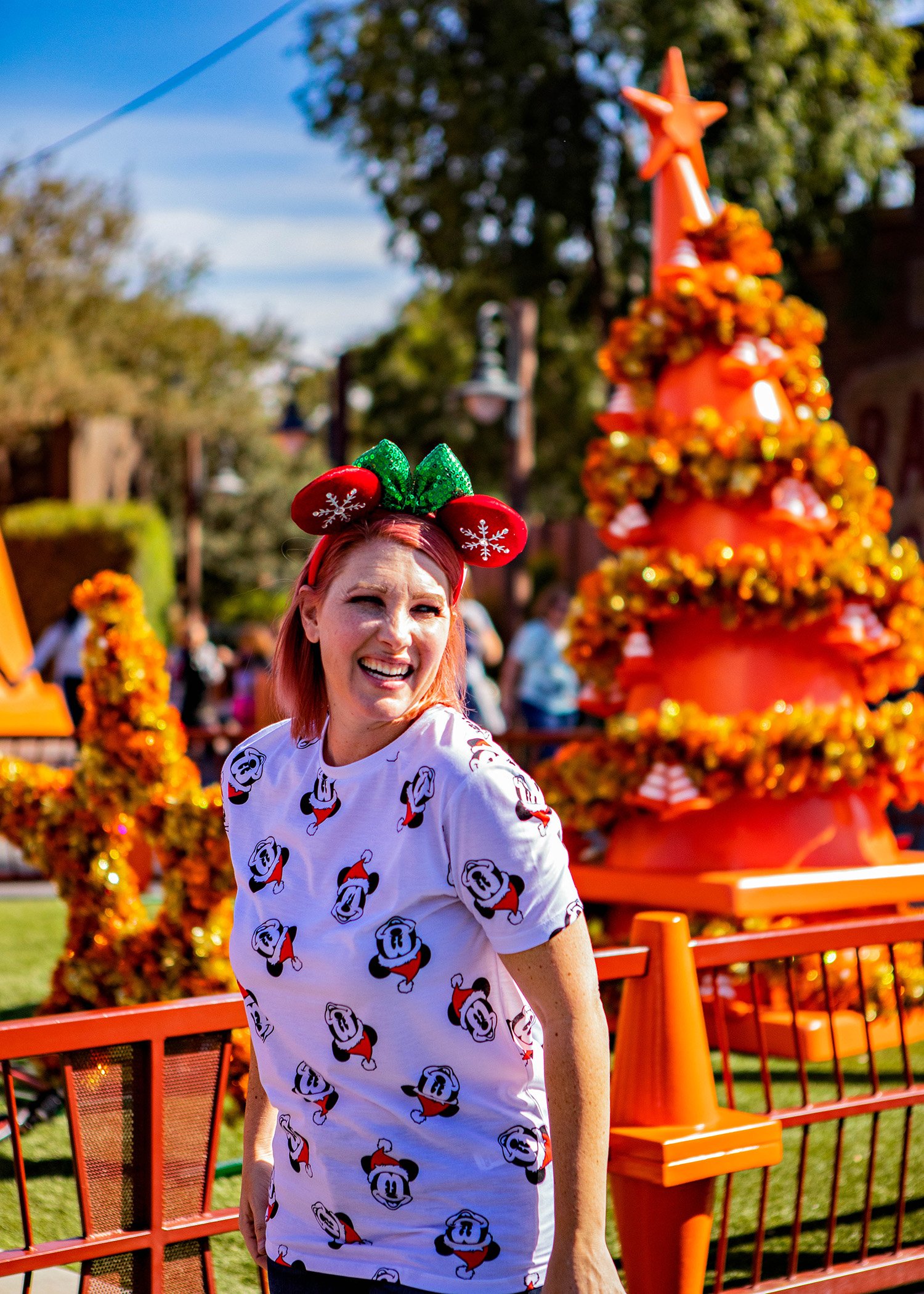 Gearing up for Disneyland Christmas? This is the ultimate guide to all entertainment, food and decor! A must read before your trip!
