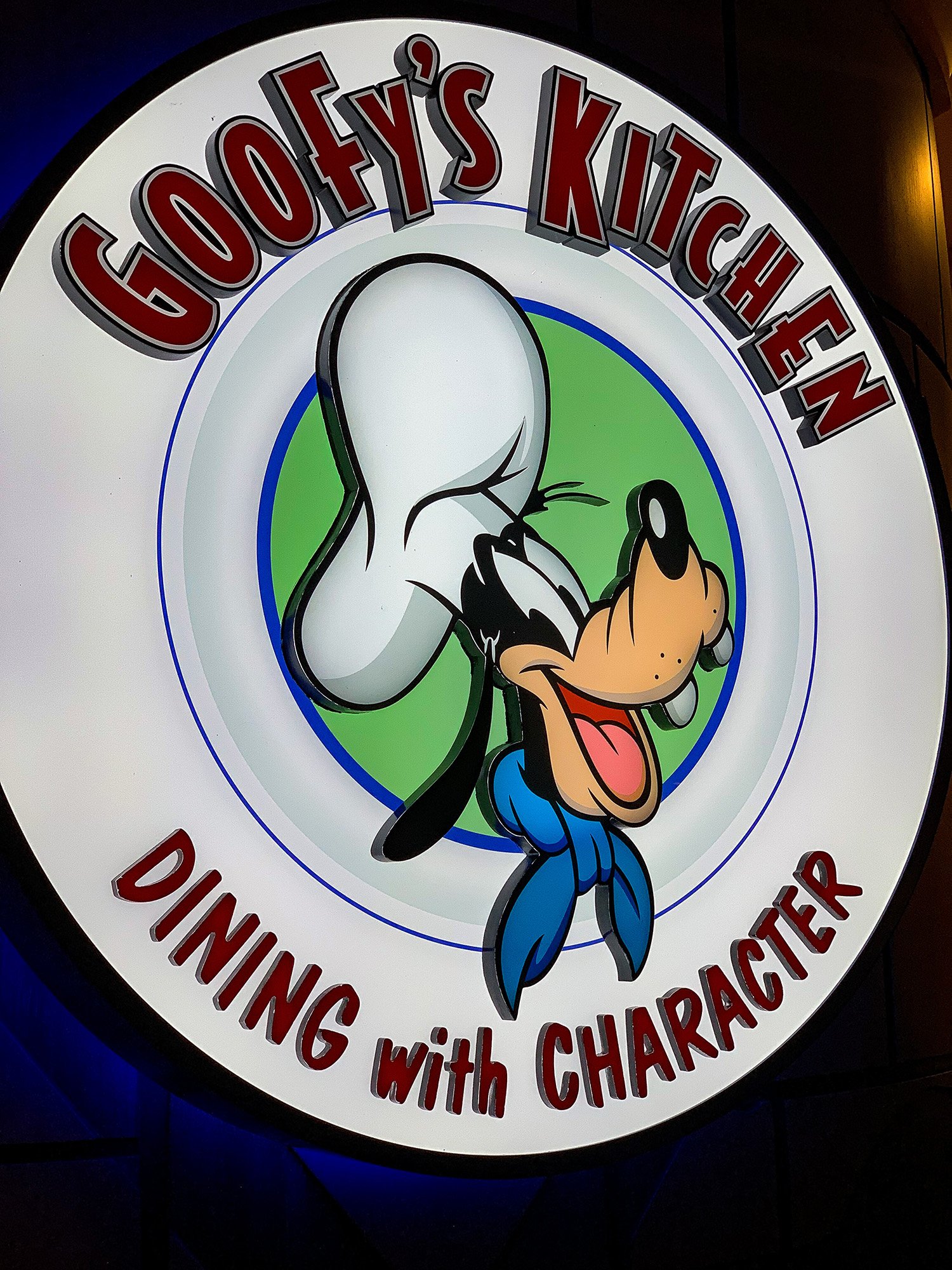 Disneyland Character Dining: This article shares everything you need to know about Goofy's Kitchen. From prices to timing to food items, it's all in this article.....a must read for Disneyland trip planning!