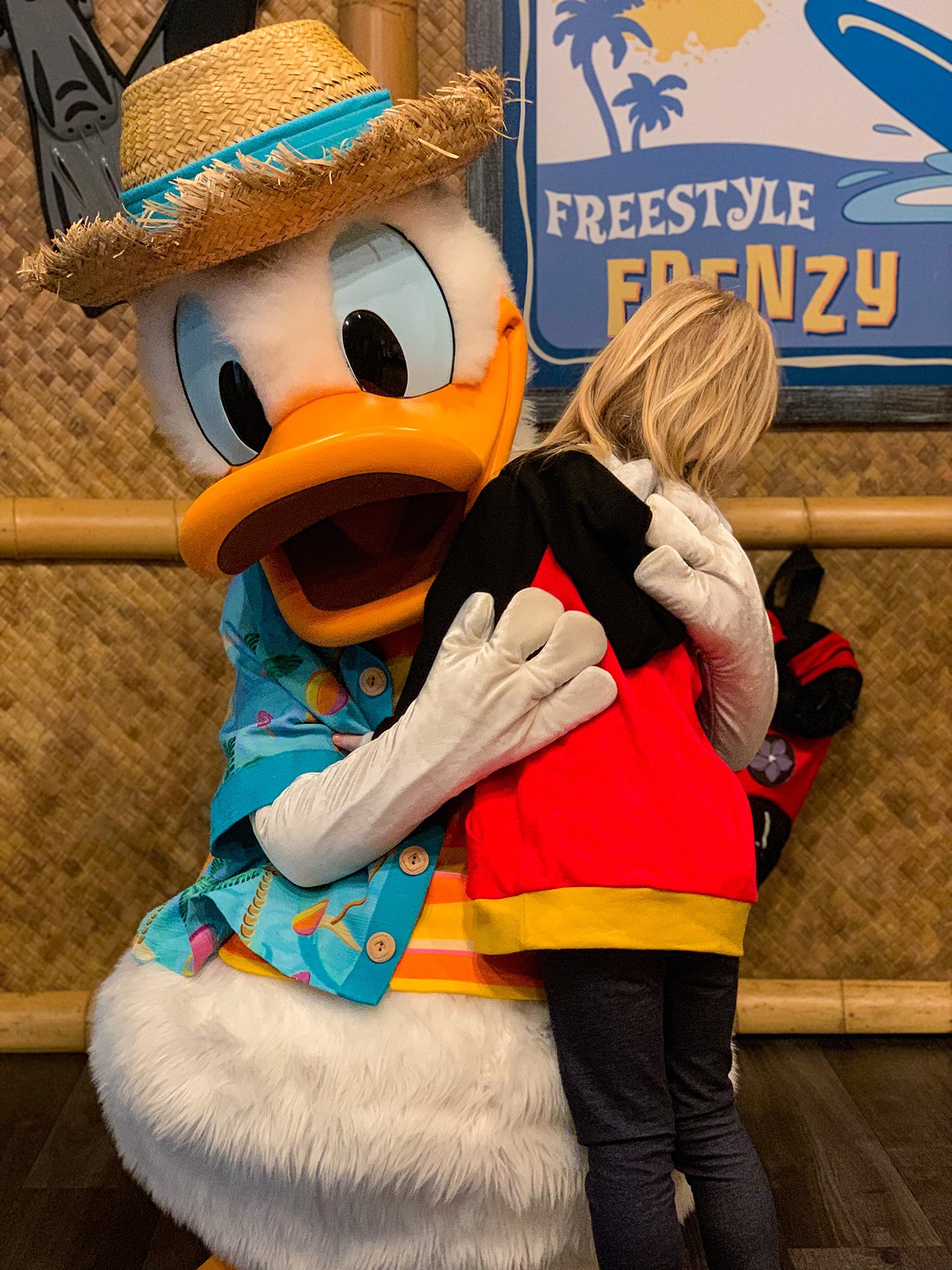 Disneyland Character Dining: This article shares everything you need to know about Donald Duck's Seaside Breakfast. From prices to timing to food items, it's all in this article.....a must read for Disneyland trip planning!