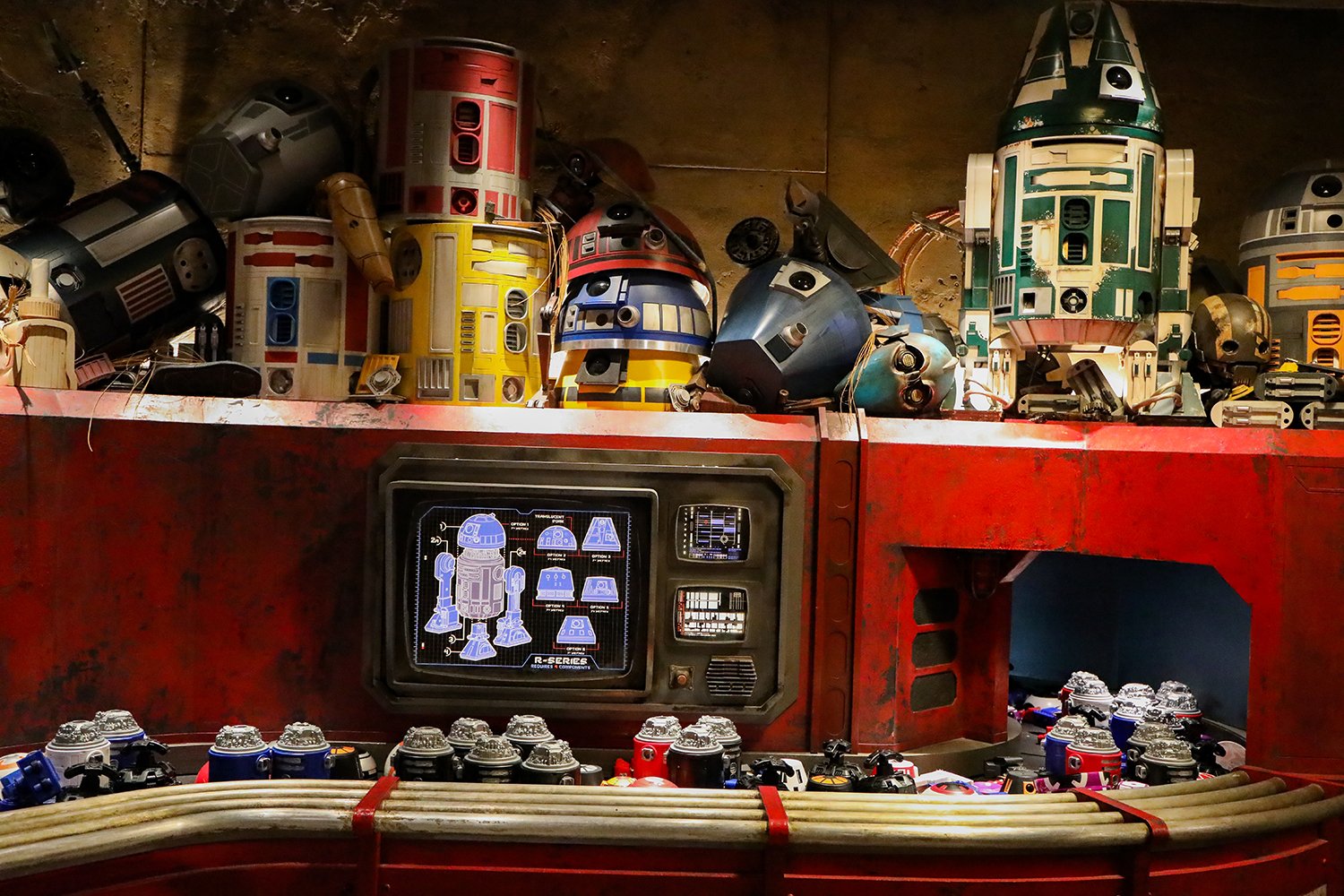 Want to get the details on the Droid Experience inside Star Wars Land? This has all the info!