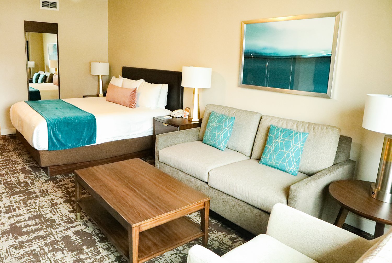 This full review of the Wyndham San Diego is a must read before booking!