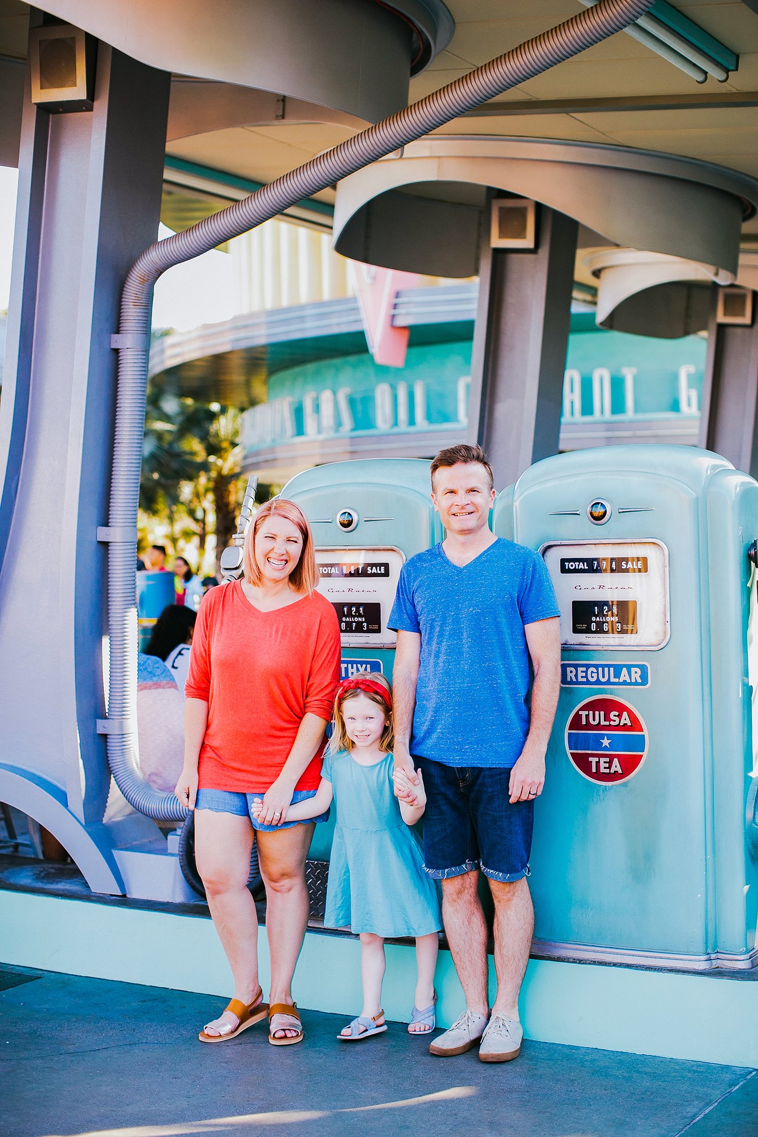 I love these red and blue family photo outfits! Perfect for a Disneyland photo shoot!