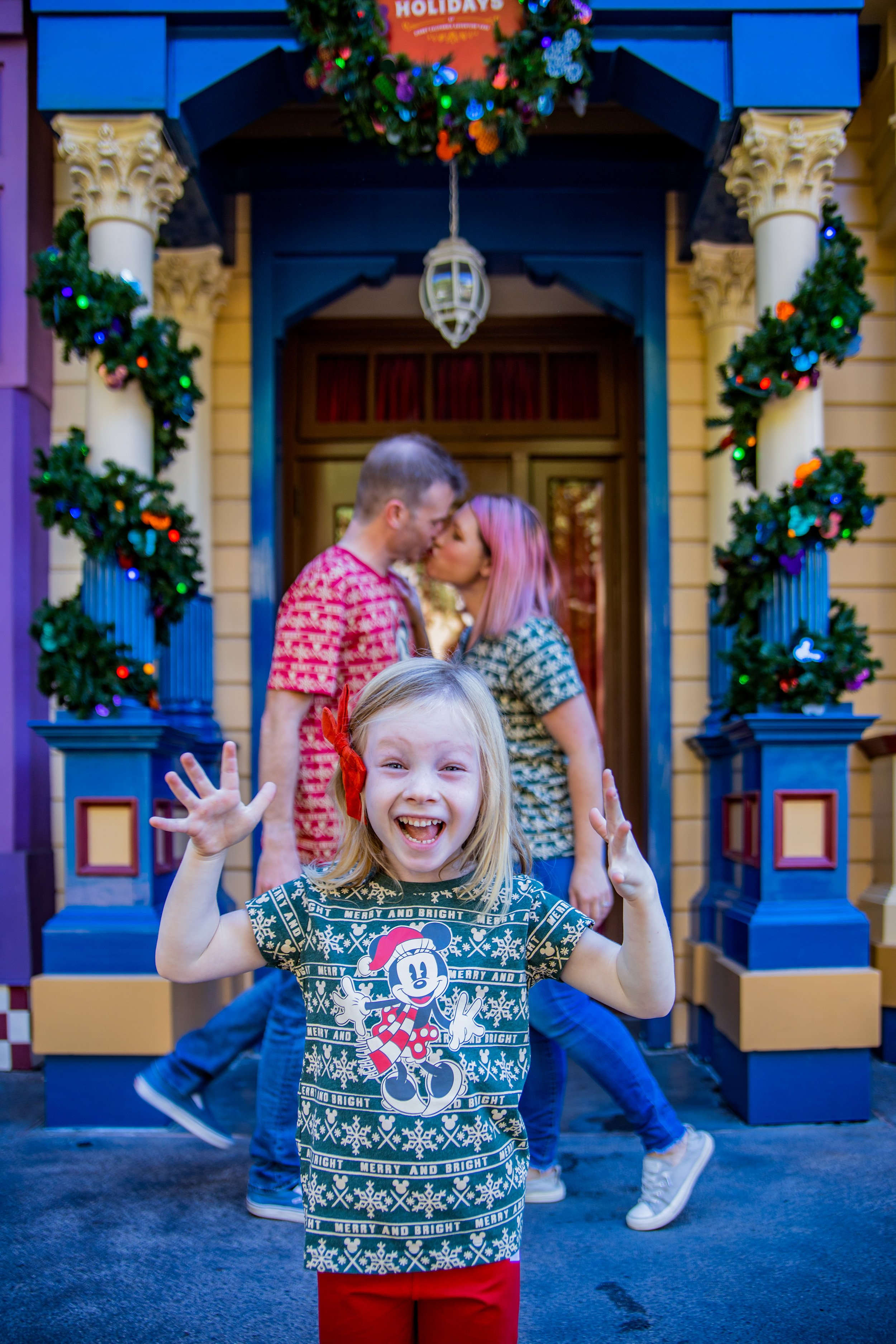 Looking for holiday card ideas? These adorable pictures at Disneyland Christmas 2019 are the BEST family photo inspiration!