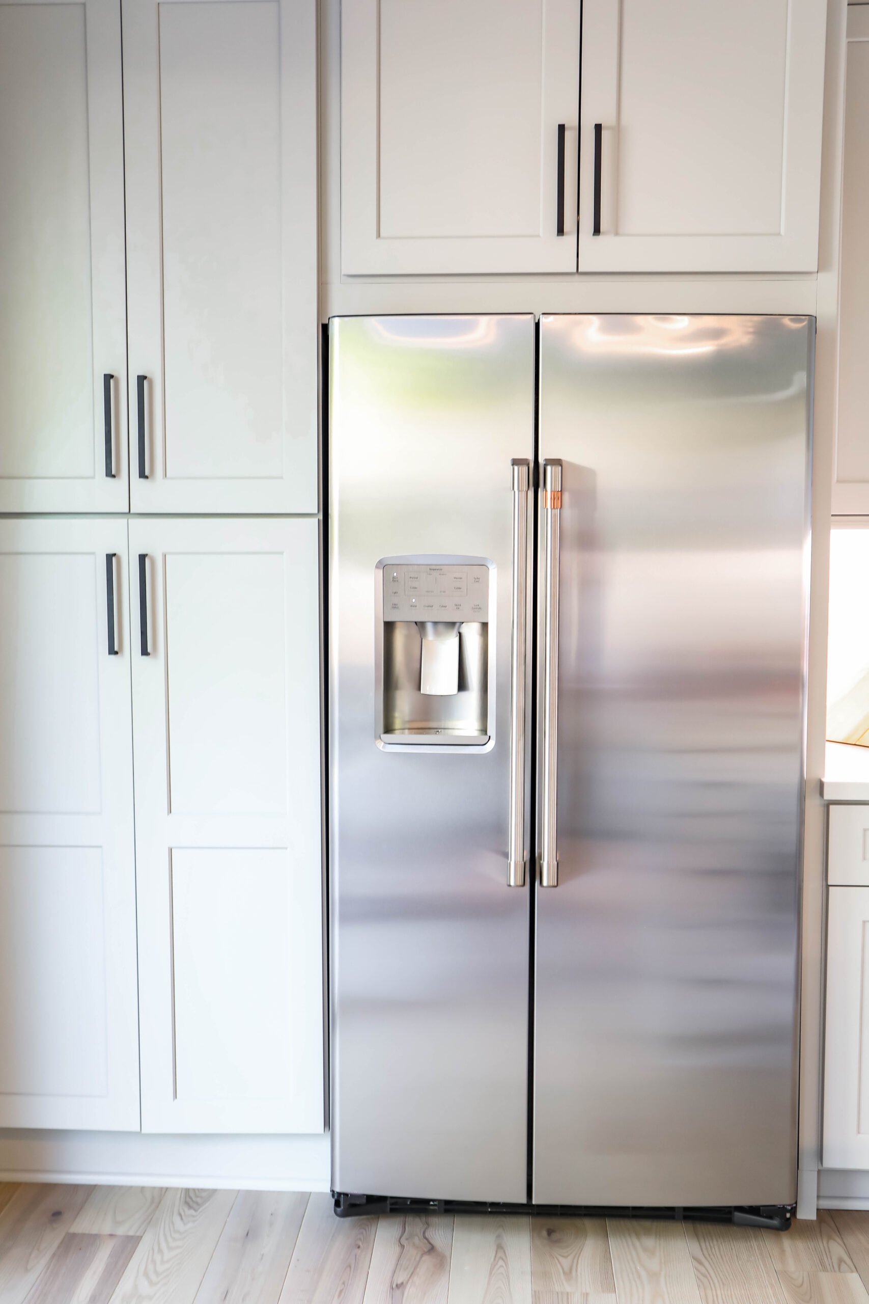 Cafe Appliances: The details, a full review and how they fit into this light grey kitchen