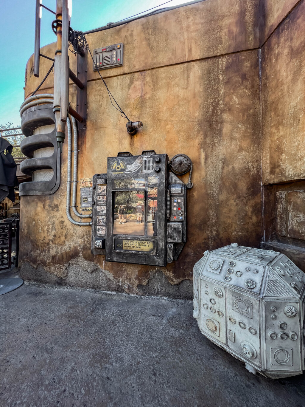 disneyland magic bands and bounty hunting in galaxy's edge: how it works and what you need to know