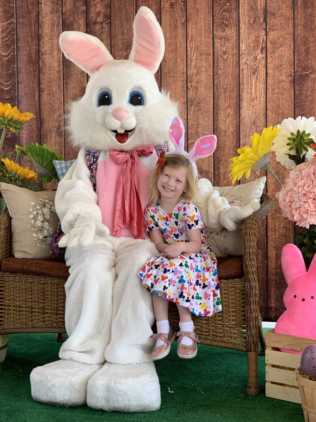 Planning a disneyland easter ? This is everything you need to know about visiting the happiest place on earth for the easter season (or easter sunday itself ).